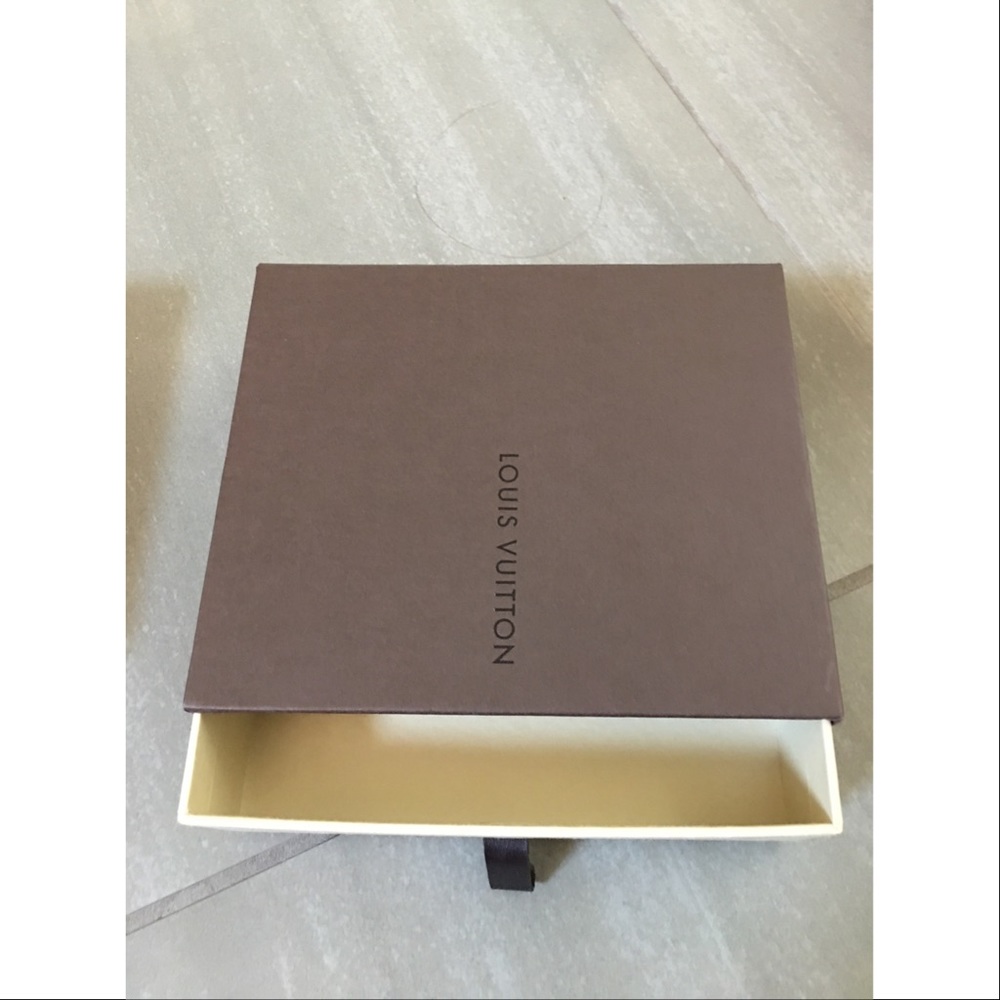 Louis Vuittons accessories box
